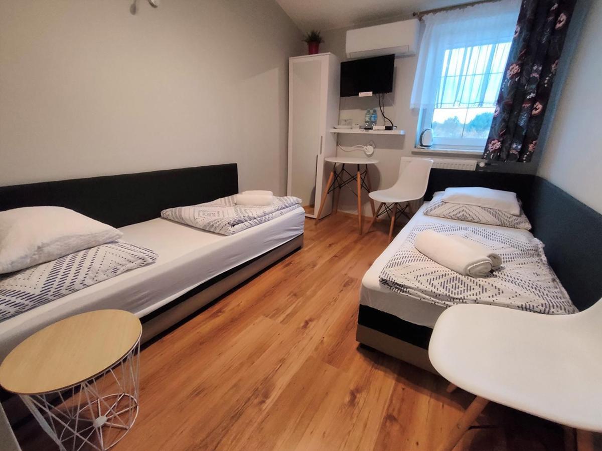 Stajnia Pod Debem Bed & Breakfast Starachowice Exterior photo