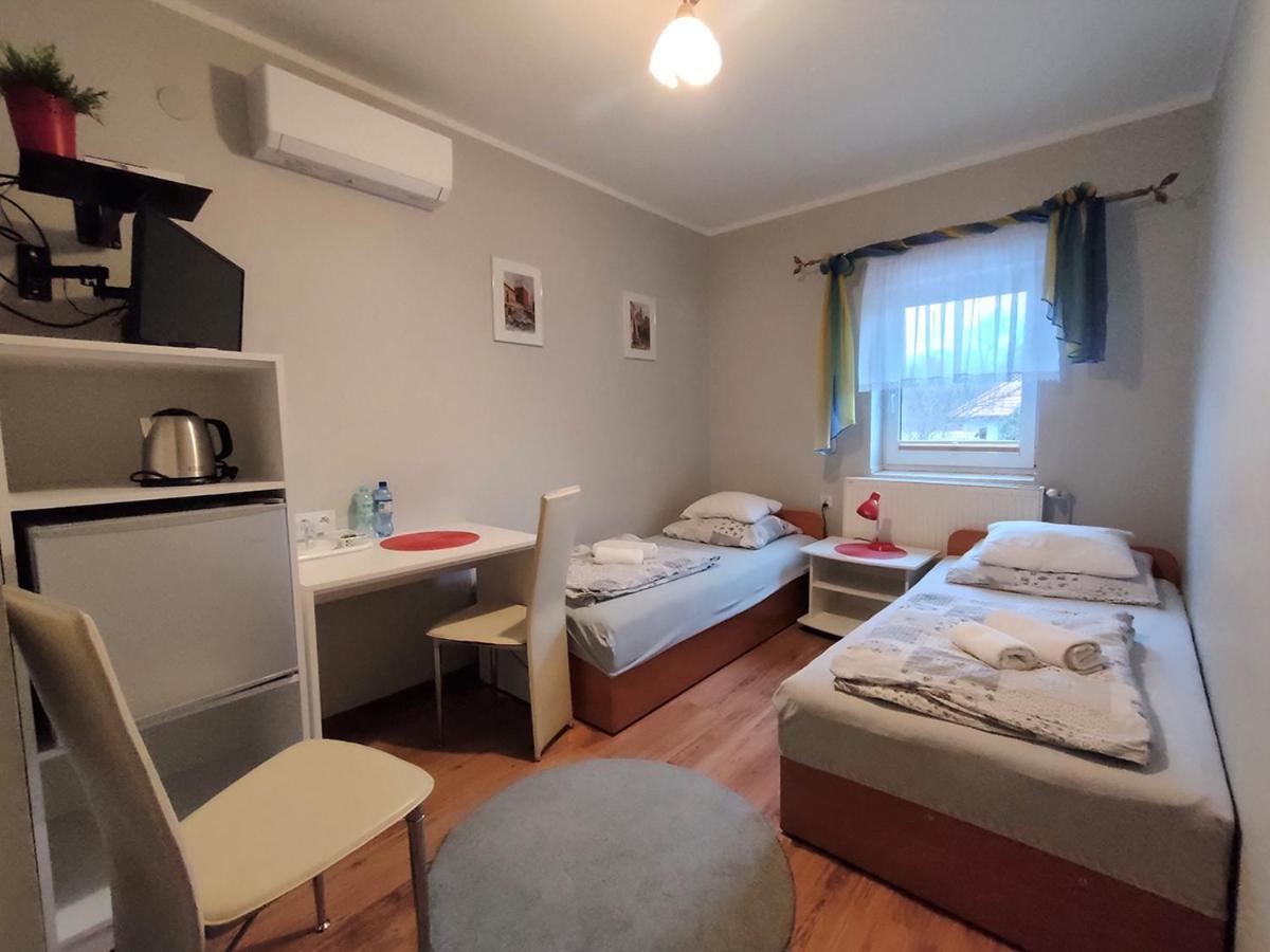 Stajnia Pod Debem Bed & Breakfast Starachowice Exterior photo